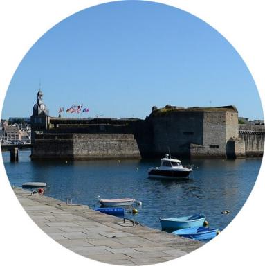 Situé face à la Ville close Situé face à la Ville close