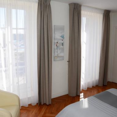 Les fenêtres offrent une vue exceptionnelle depuis l'appart hôtel