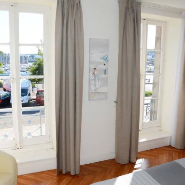 Les fenêtres offrent une vue exceptionnelle depuis l'appart hôtel