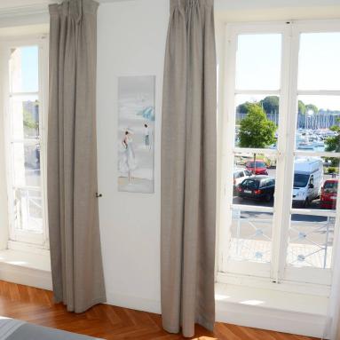 Les fenêtres offrent une vue exceptionnelle depuis l'appart hôtel